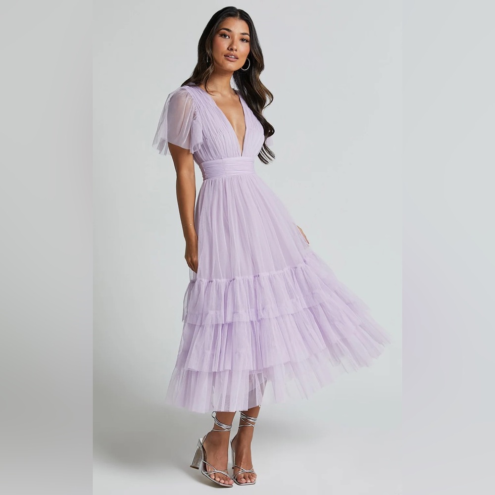 JIRAYE MIDI DRESS
Flutter Sleeve Tuelle Plunge Dress in Lilac